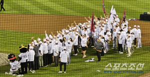 최종전 졌는데 56분 뒤 우승했다. LG 트윈스 2023→2025 징검다리 우승[LG우승]