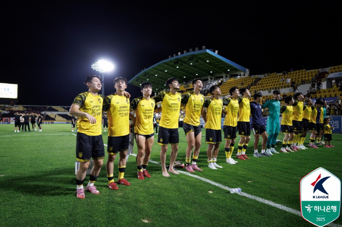 '8→5→4' 갈수록 줄어드는 3-8위 간극, 뜨거운 K리그2 PO 전쟁…