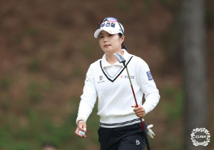 KLPGA 장수연, 14년 연속 시드 향해 시동…1R 버디 8개로 선두권