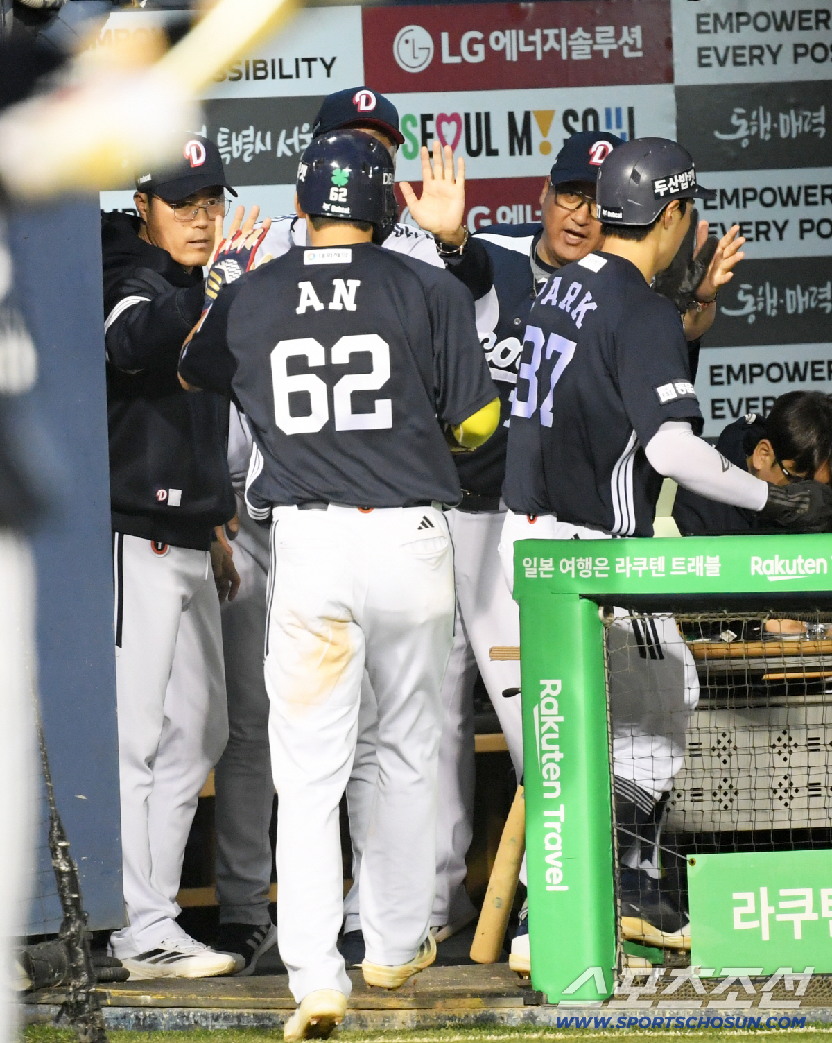 9위팀이 PS처럼 총력전, LG에 고춧가루 뿌린 조성환 감독대행의 마지막…