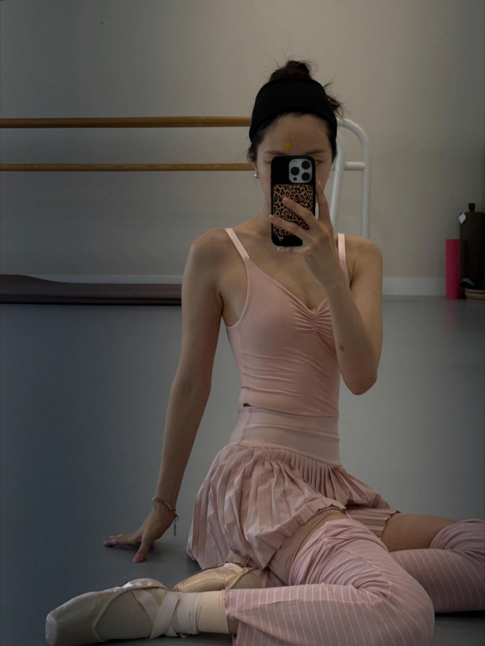 손나은, 발레복 입으니 더 앙상한 몸…실처럼 가는 개미허리[SCin스타]