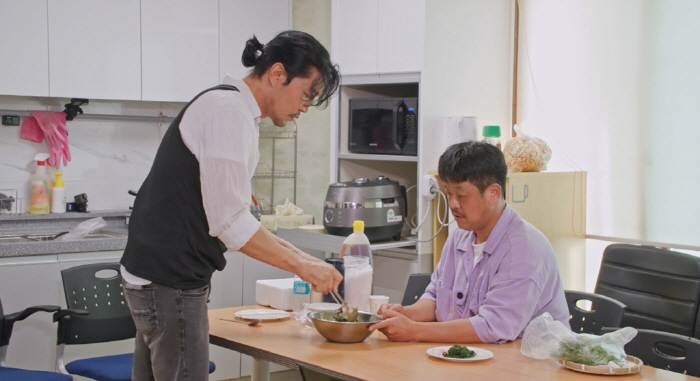 "하다하다 이제 잡초까지 반려로"…최귀화, 반려 잡초 '애지중지' 설정 …