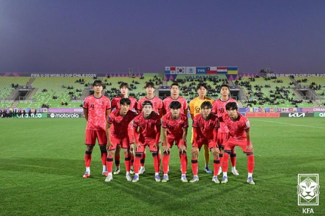 'FVS 성공했는데' 숫적 우위 속 답답한 경기력 '16강 불투명'...…