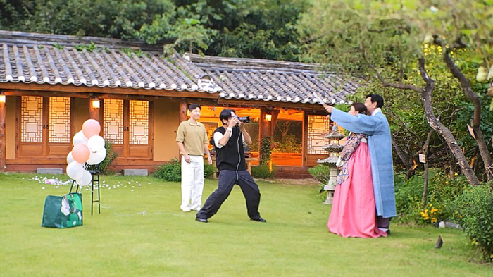 '55세' 박선영 "웨딩드레스 로망 있어…다 감추고 싶지는 않아" 솔직 …