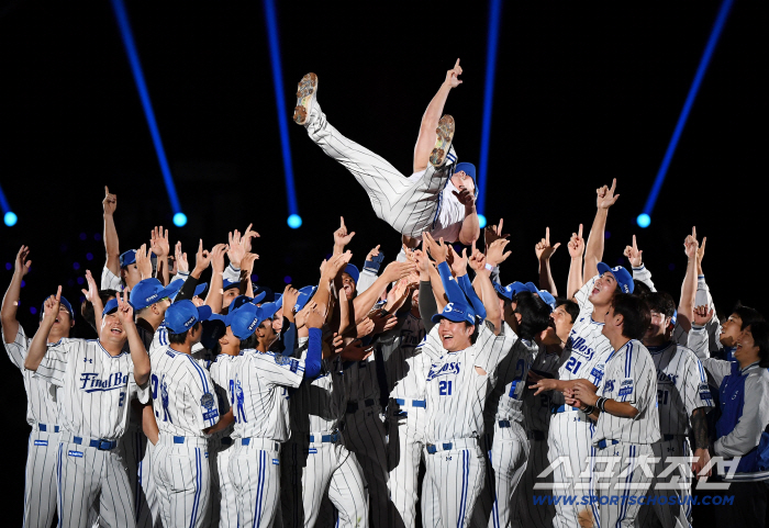 "불꽃야구 출연은 좀…" 끝판대장을 보내는 마음, 은퇴식 현장서 만난 '등번호 21번' 팬들의 간절한 바람 [대구현장]