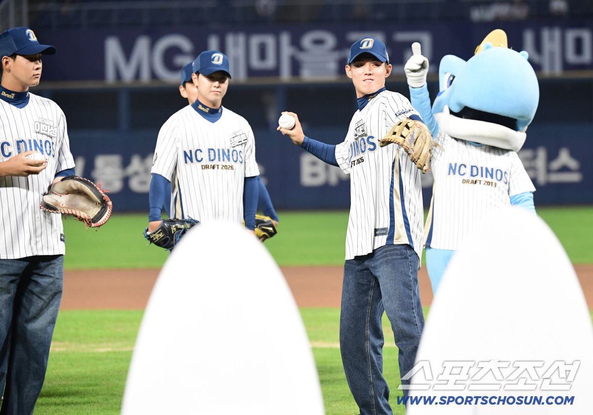 'ML 오퍼 받았다더니' 신인이 계약금에 옵션 걸었다! 역사상 또 있었나