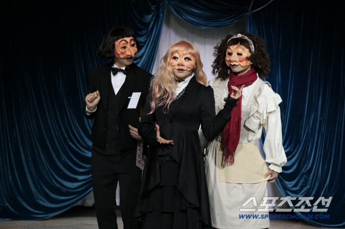 '400년 전 사랑은 뭐 다를 거 같아?' 셰익스피어표 사랑의 대환장파티 '십이야' 10월 5일까지 공연!