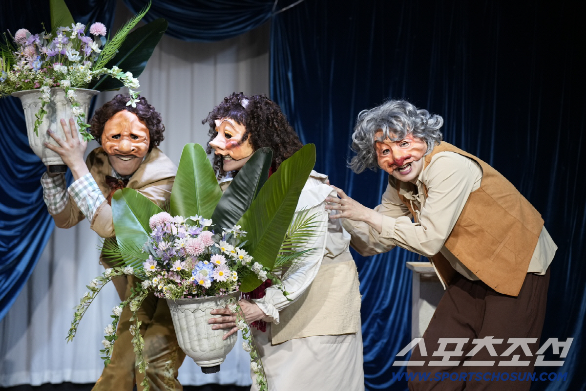 '400년 전 사랑은 뭐 다를 거 같아?' 셰익스피어표 사랑의 대환장파티…