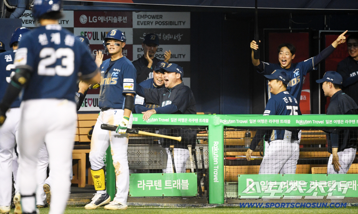 [포토] NC 더그아웃 분위기는 후끈