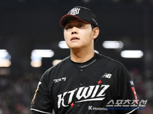 팔꿈치 수술, 복귀 첫 풀시즌, 투혼의 10승...소형준이 KT 구했다, 5위 전쟁 끝까지 간다 [광주 현장]