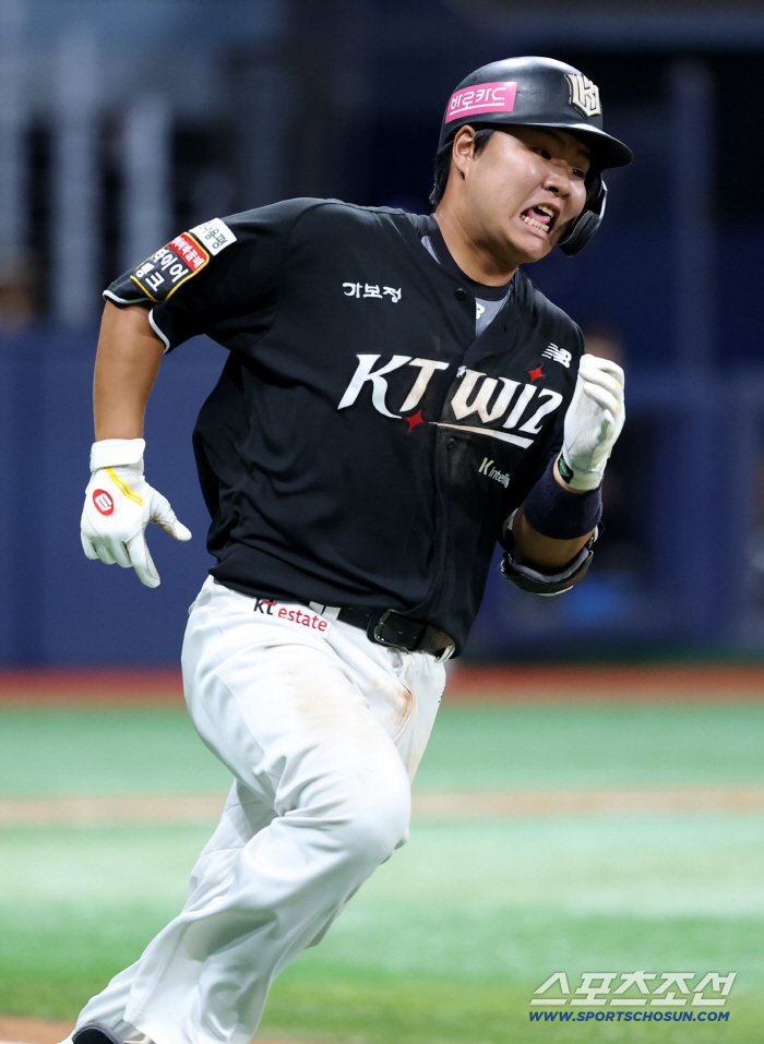 '이럴수가 대이변' 14년 연속 1위의 10실점 붕괴…KT, 상무 꺾고 초대 챔피언 됐다[고척 리뷰]