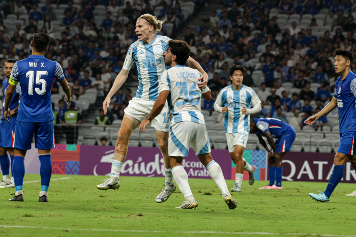 [ACLE 리뷰]"루빅손 천금 동점골→빛현우 또 선방쇼" 울산, 中 상하이와 1-1 무승부…'위기' K리그 달리 ACLE 1승1무 '질주'