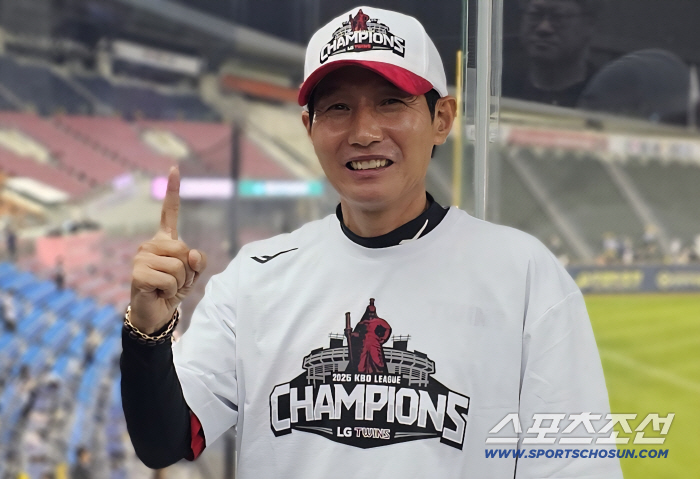 검지 든 LG 최초 두번 우승 염갈량의 함박웃음 "자력우승 하고싶었지만... SSG 고마워요."[잠실 인터뷰]