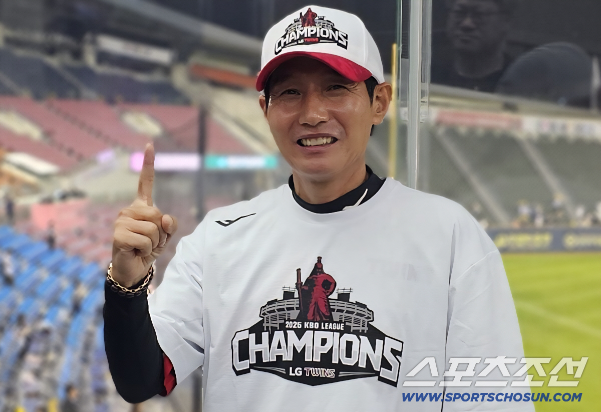 검지 든 LG 최초 두번 우승 염갈량의 함박웃음 "자력우승 하고싶었지만.…