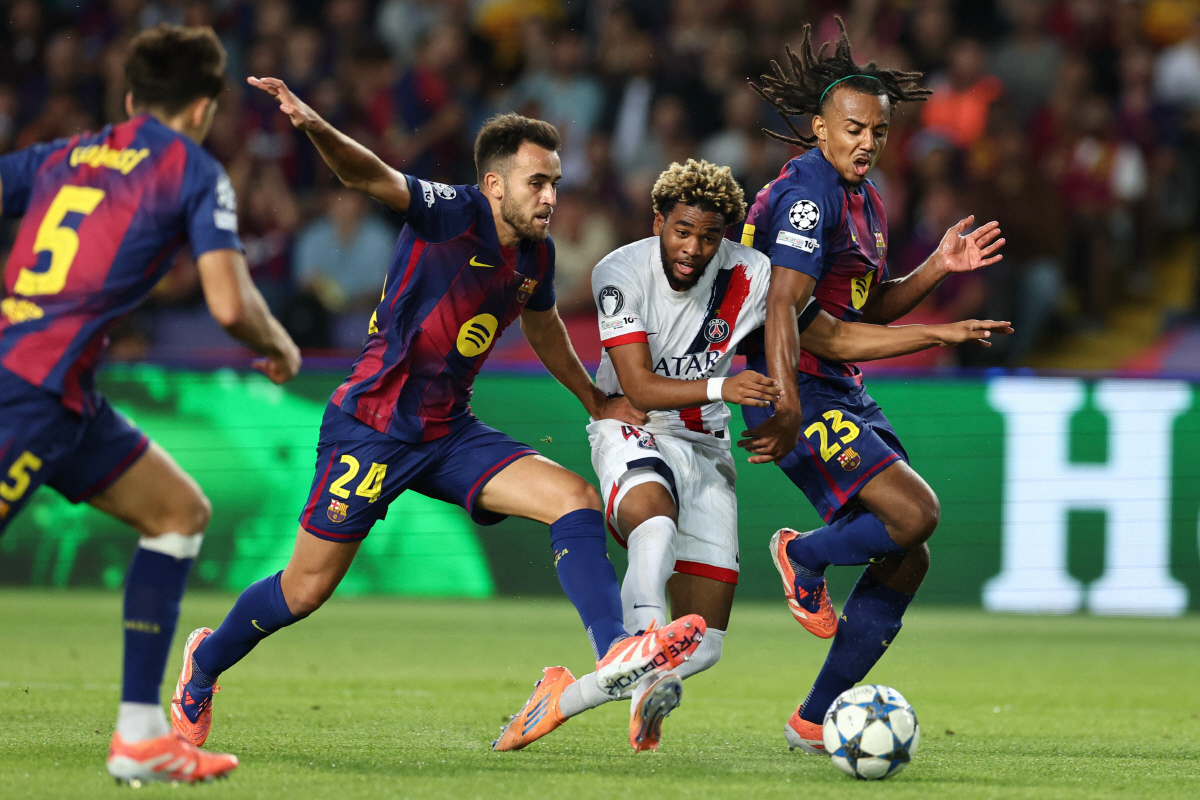 [UCL리뷰]'이강인 투입 3분만에 골대 강타' PSG, 바르샤 원정 2…
