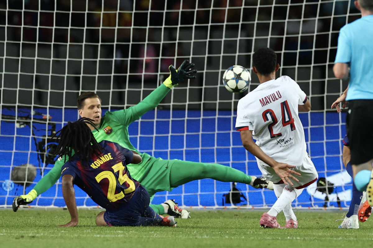 [UCL리뷰]'이강인 투입 3분만에 골대 강타' PSG, 바르샤 원정 2…