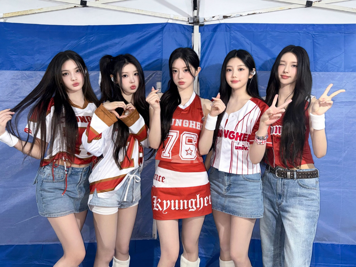아일릿, 폭우 뚫은 캠퍼스 무대…관객 떼창에 현장 '열광'
