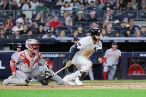 '기사회생' 양키스, 웰스 8회말 결승타 이번엔 찬스 살렸다...라이벌 보스턴 누르고 WCS 1승1패