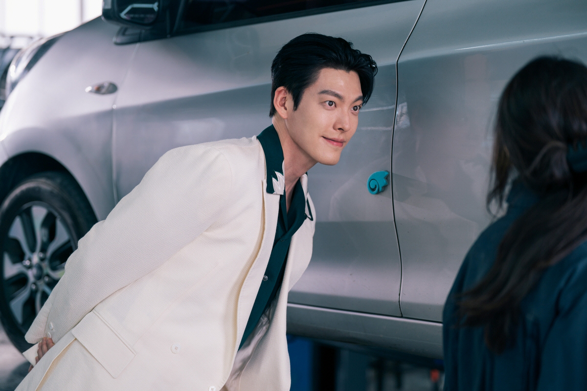 "김우빈 얼굴이 설득력이다"…'다 이루어질지니' 김우빈, 장발 지니 논란…