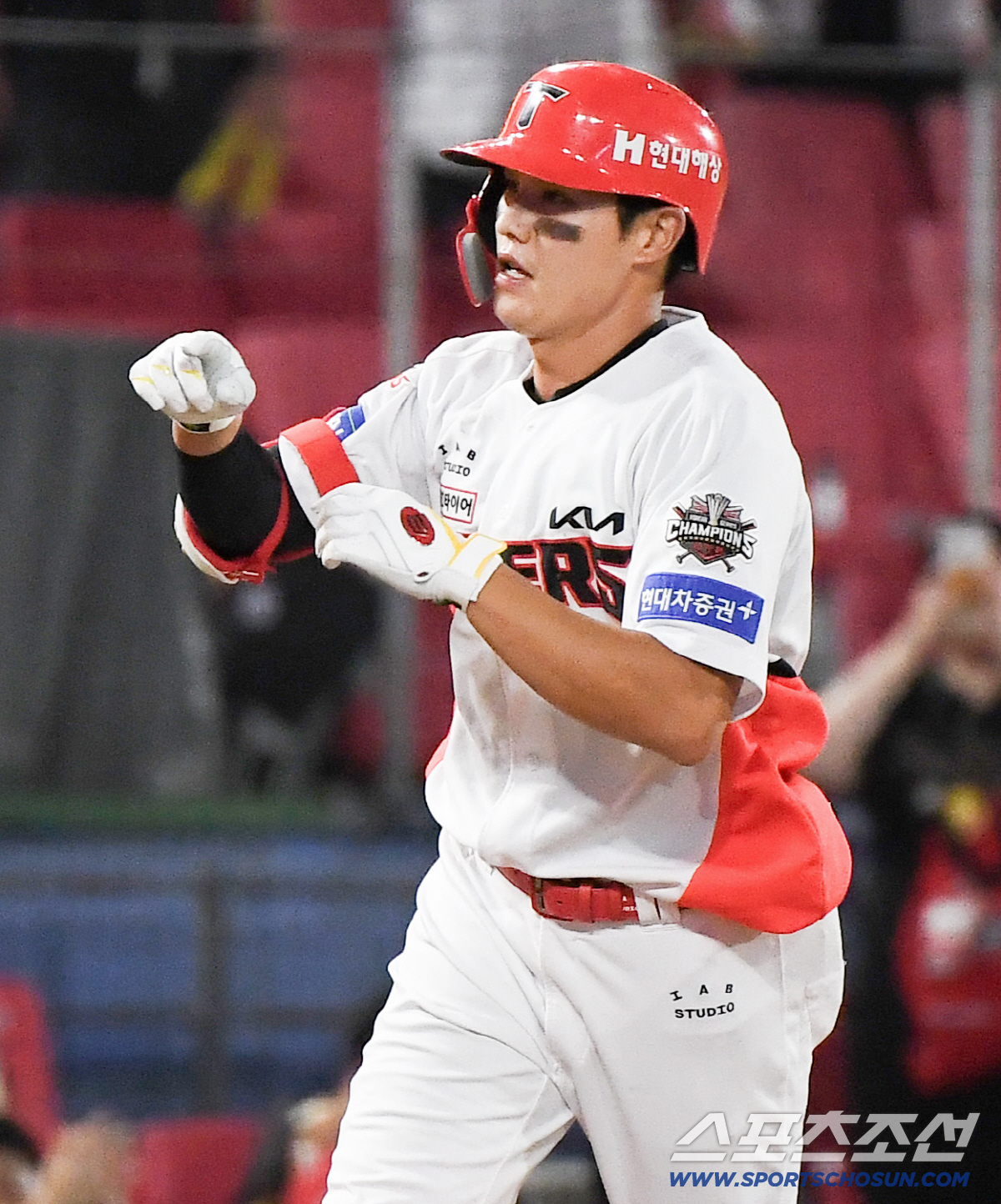 '와 215.9배 미쳤다' KIA 2군 선수의 기적, 유니폼 판매량 폭등…