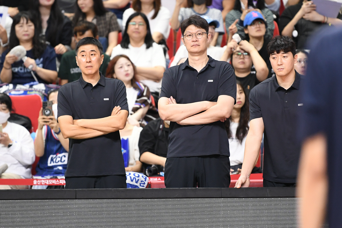 "일부러 짰어요" KBL리그 초반부터 '어색한 만남'...'허훈 더비',…