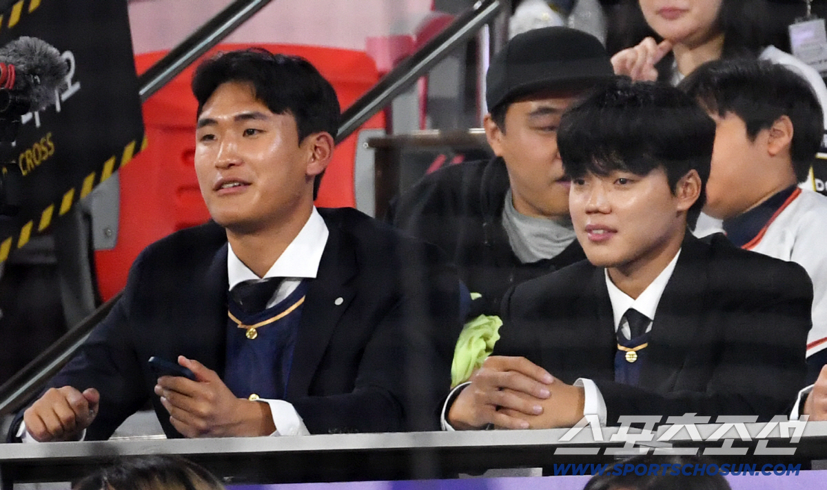 KT 1라운더 박지훈, 2억6000만원에 사인...야구 예능 출신 임상우…