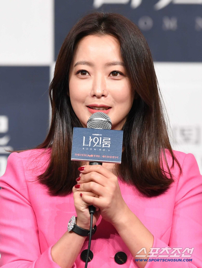 [공식]김희선, 오늘(2일) 모친상…애통한 외동딸, 남편·딸과 함께 상주