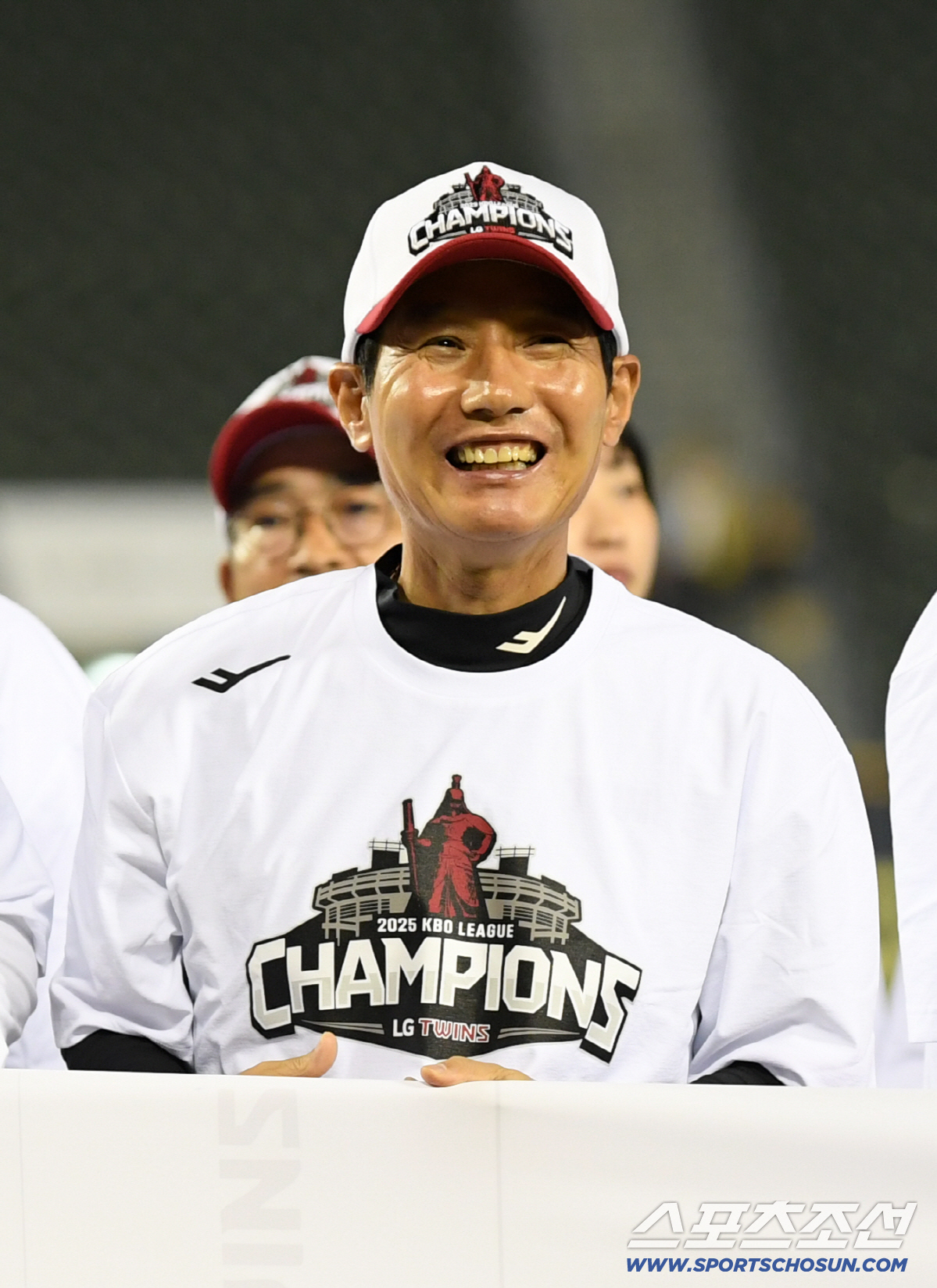 "네가 큰 침대 써라" 주전 후배 이숭용 챙긴, 백업 선배 염경엽...3…