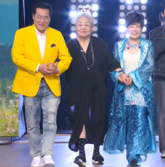 84세 강부자, 김연자·김성환 부축 받고 등장 “난 아직도 청춘” (아침…