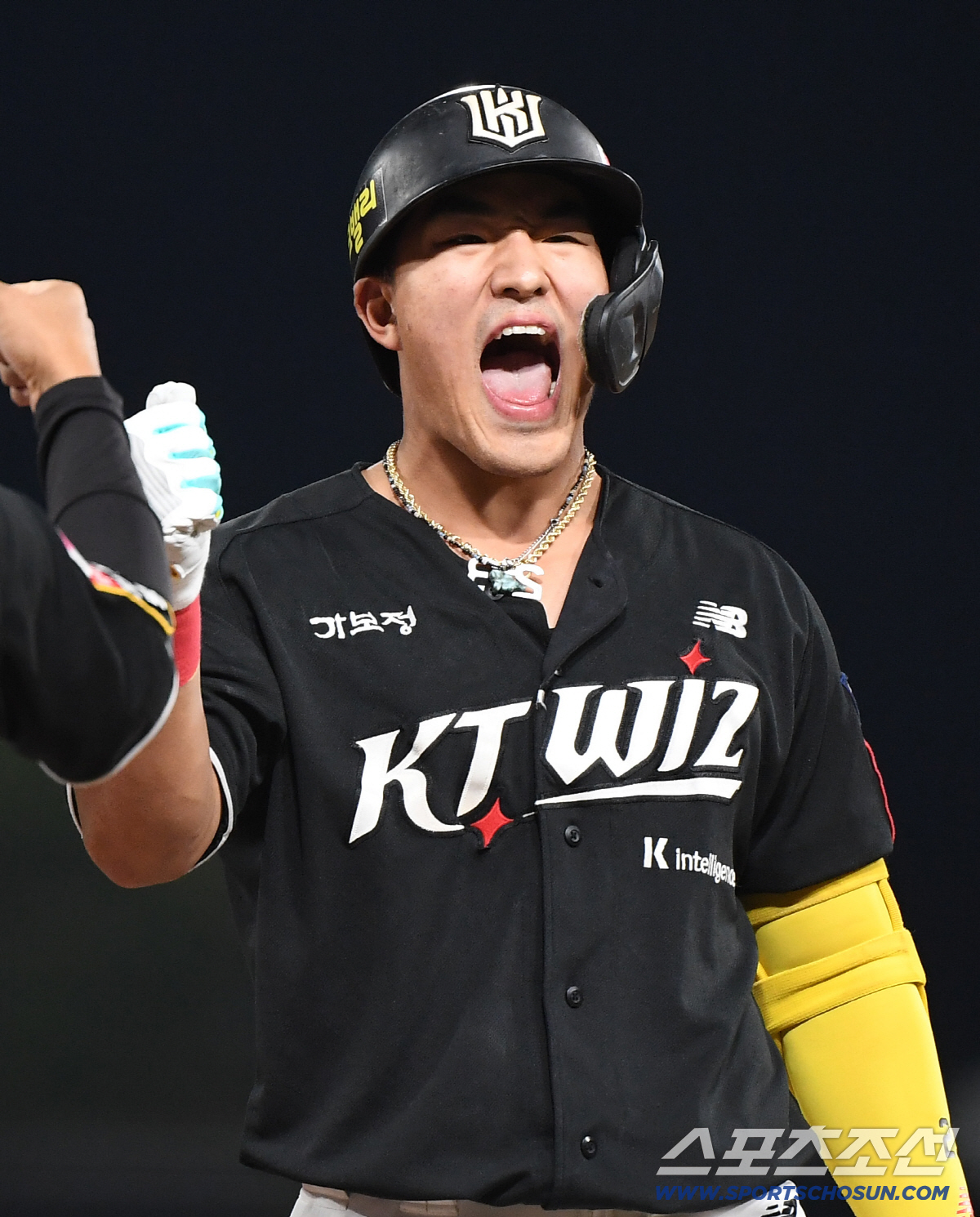 일단 이기고 보자! 안현민, 한화전 4타수 4안타면 타격왕 뒤집힌다 → …