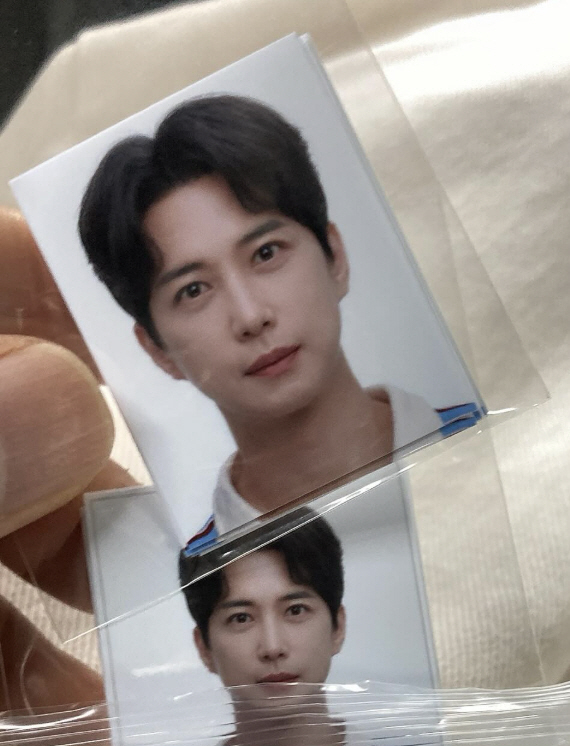 "누가 52세래?" 김원준, 2025년 새 증명사진 공개 '연예인 중 최…