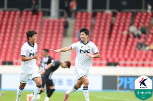 '변경준 결승골→허용준 쐐기골' 이랜드, '13경기 무패' 성남 상대 2-0 승리...5위 도약[K리그2 리뷰]