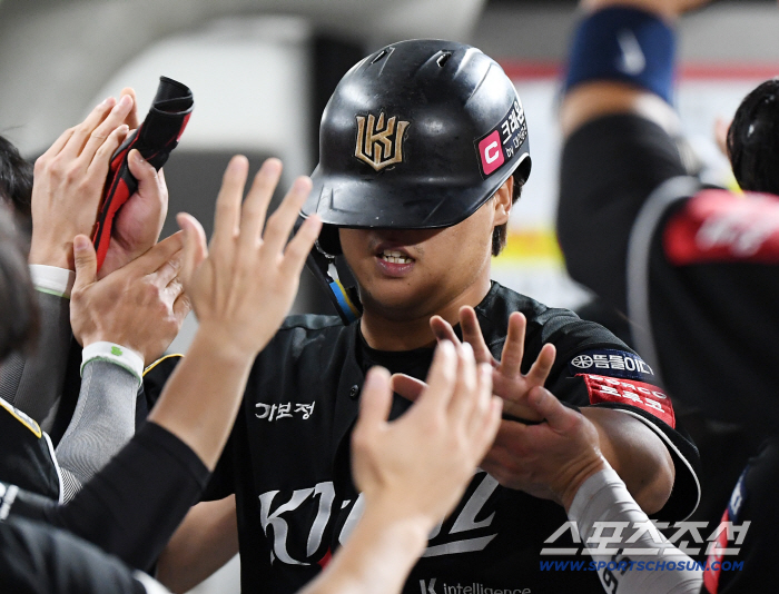 이대로 못 보내! 와 KT 미쳤다 → 한화전 9회말 2-6에서 6-6 동점! 연장행