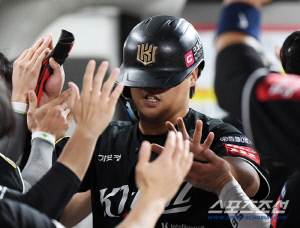 이대로 못 보내! 와 KT 미쳤다 → 한화전 9회말 2-6에서 6-6 동점! 연장행