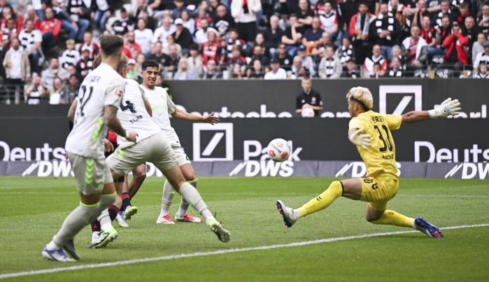 '韓 레전드' 손흥민급 없는데, '최초' 카스트로프까지? 모리야스 감독 작정했다, "상상 못 한 국대 영입 예고"...주인공은 분데스 주전 GK