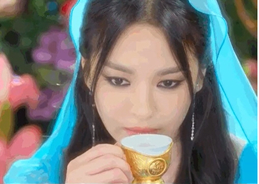 송혜교 스모키 미모 美쳤다…'다 이루어질지니' 데뷔 첫 특별출연 포착