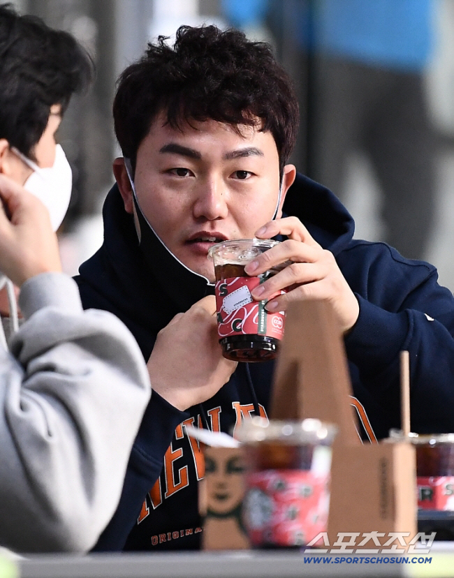 '메이저리그 커리어 종료 → 부상으로 군 전역' 36세에 KBO 신인? …