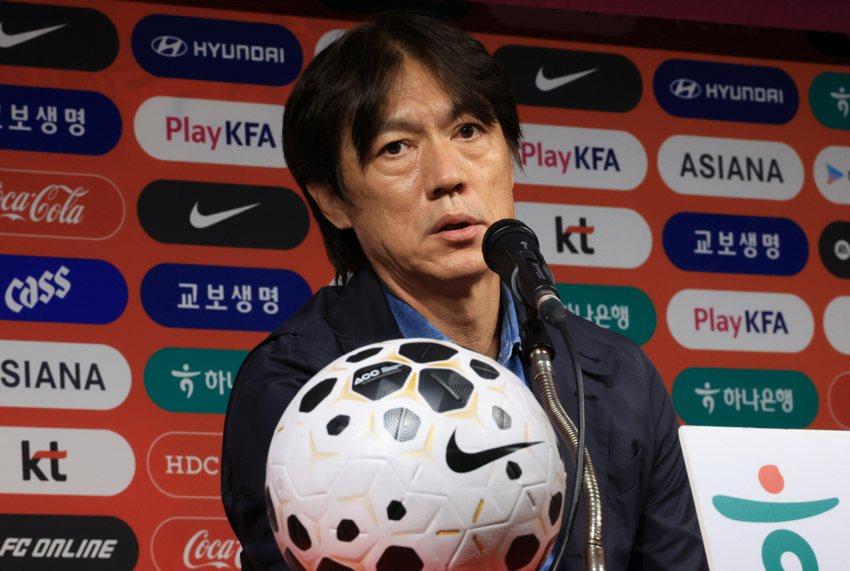 홍명보 감독, 바이에른 뮌헨과 또다시 충돌? 신경전 있었다…獨 매체 '김…