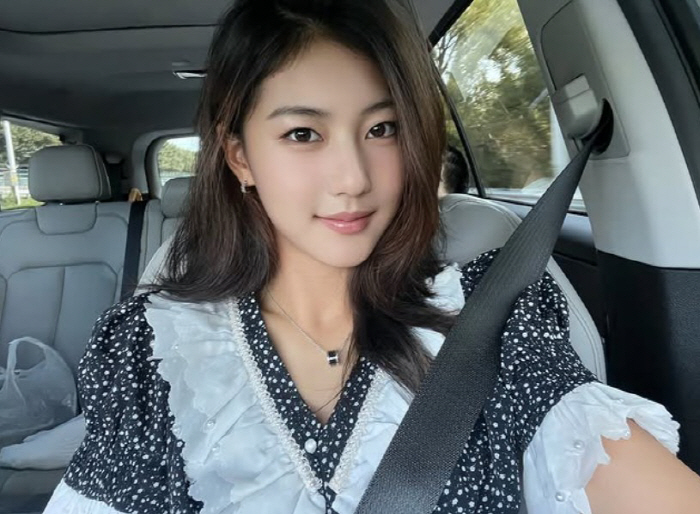 박연수 딸 송지아, JYP 러브콜 받은 미모…골프복 벗고 '성숙美 발산'