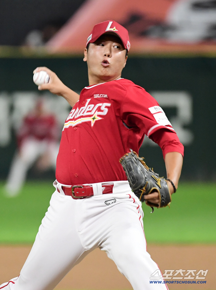 '투수 데뷔전'에 'LG 우승 승리투수' 행운이…"마지막이다" 절박함, 2G에 담은 2026 희망