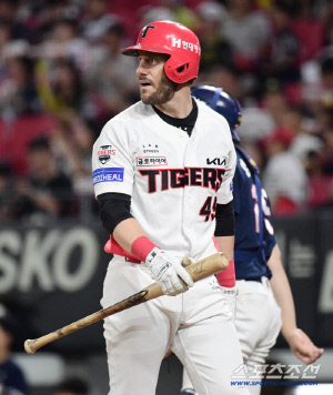 35홈런 치고 재계약 실패하나...0.236 타율보다 더 치명타가 있다, 위즈덤의 운명은