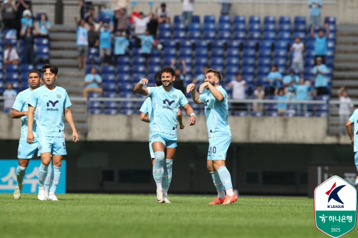 시즌 1호 '10-10' 대구FC의 심장 세징야 "나태해지면 K리그1에서…