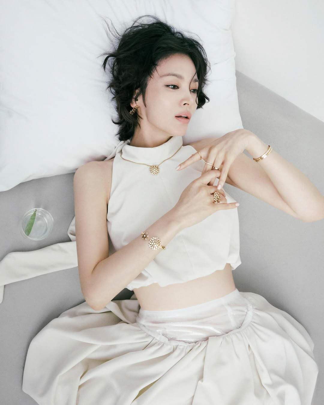 송혜교, 한 손에 잡힐 듯한 한 줌 허리..조각 같은 비주얼 “화보 찢었…