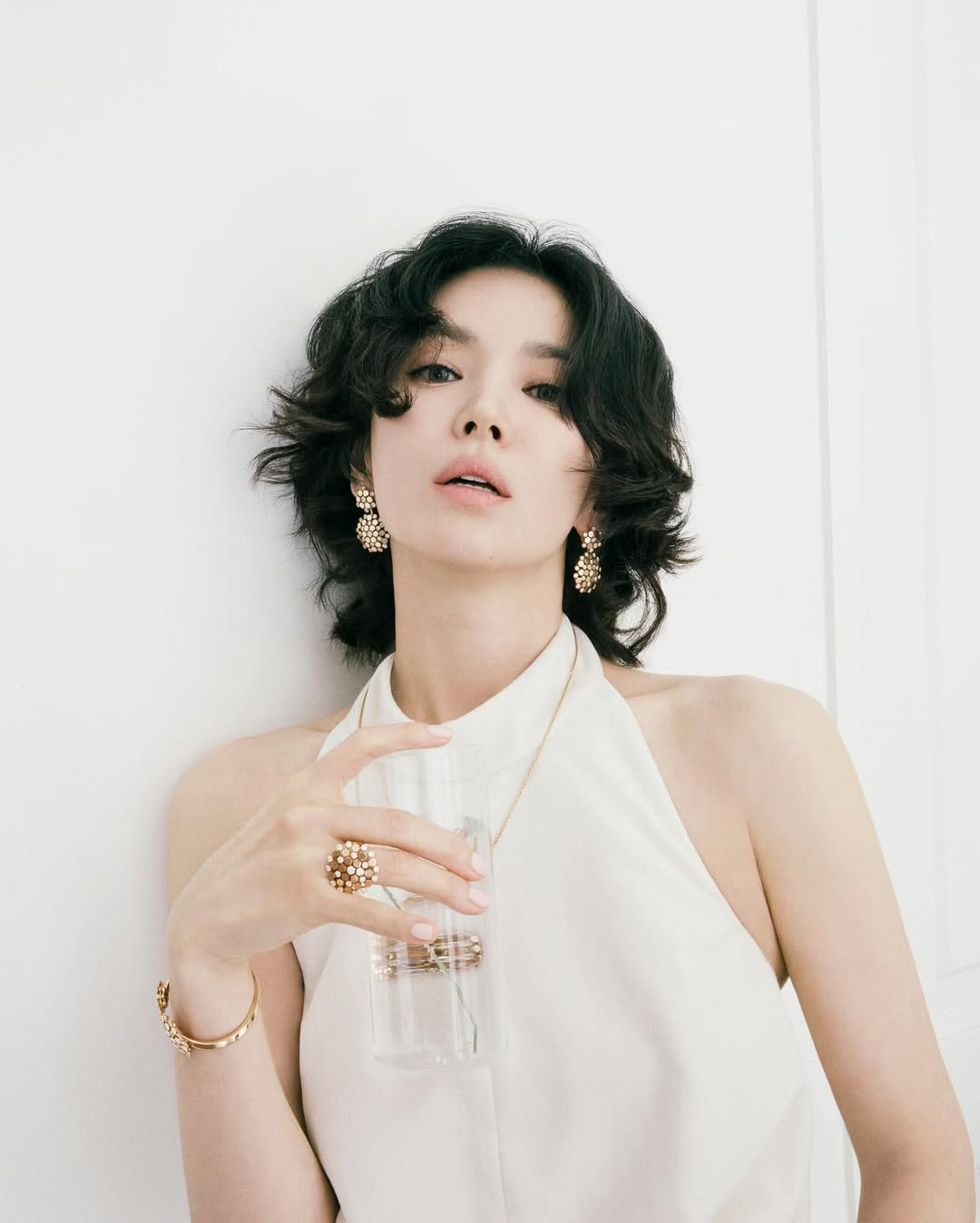 송혜교, 한 손에 잡힐 듯한 한 줌 허리..조각 같은 비주얼 “화보 찢었…