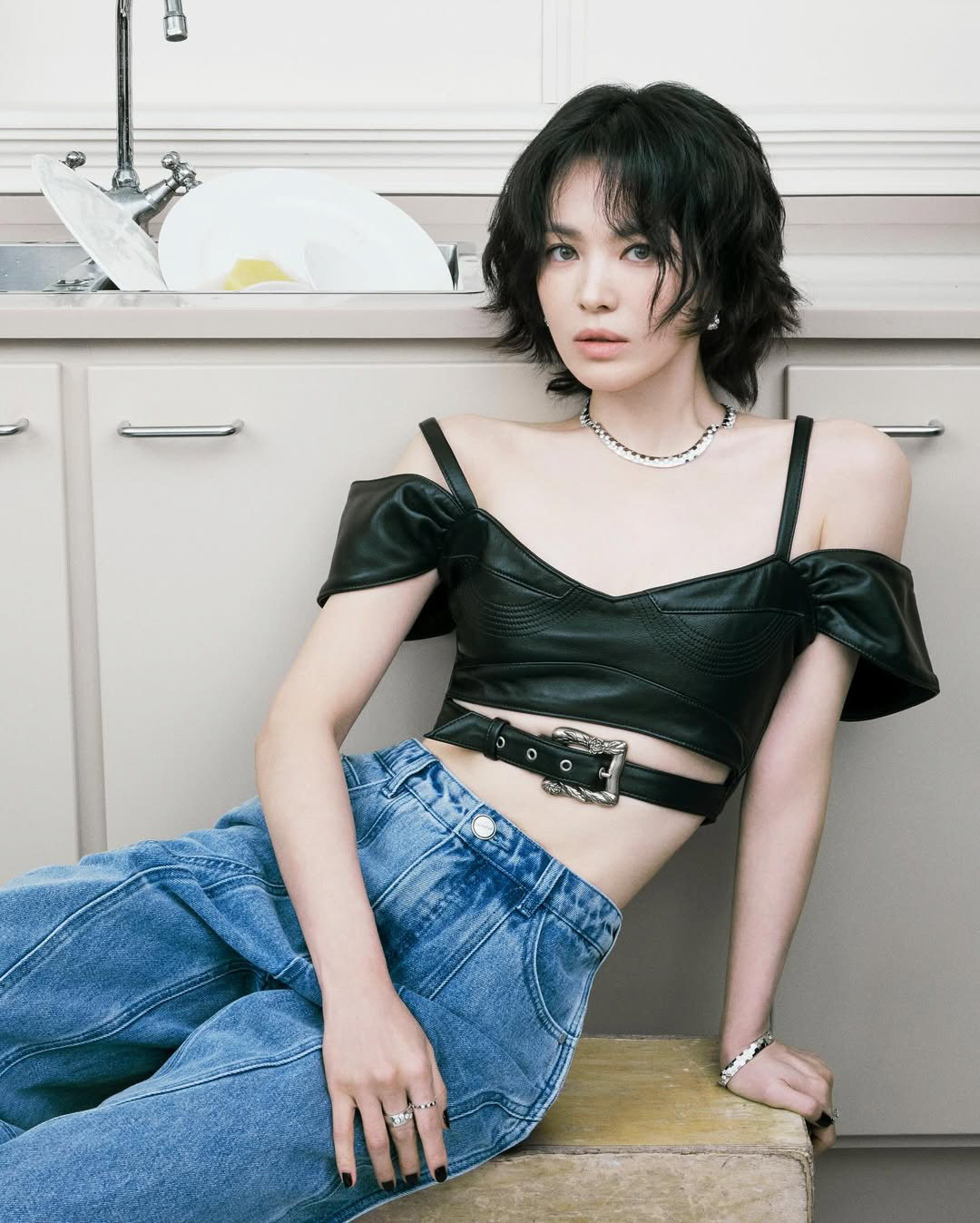 송혜교, 한 손에 잡힐 듯한 한 줌 허리..조각 같은 비주얼 “화보 찢었…