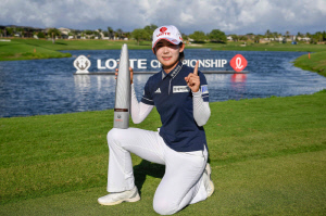15번홀부터 18번홀까지 전율의 버디쇼...깜짝 우승 '돌격대장' LPGA 무대에 제대로 신고식