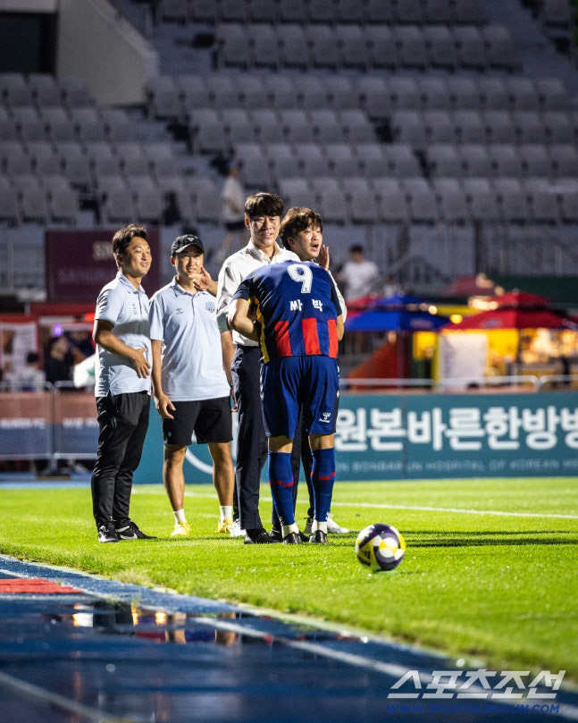 "프로답게 조심하라고 했다" '애제자'싸박과 제주 서포터석 찾아 사과→'…