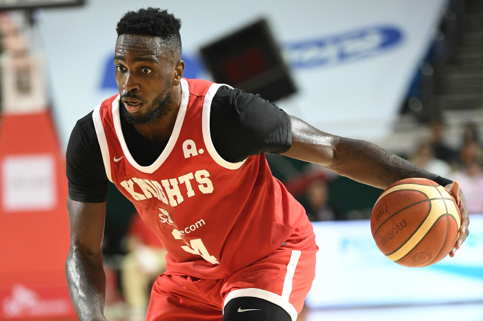 '김선형 더비' 38득점 폭발 자밀 워니가 끝냈다…서울 SK, 수원 KT 104-64 제압 '개막 2연승'(종합)