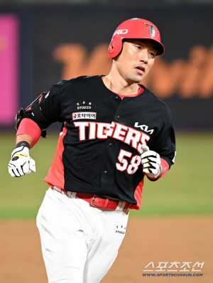 비운의 FA 4수, 충격의 KIA 방출...서건창 왜 은퇴 얘기 없었나 '현역 원장 원하는 걸까'