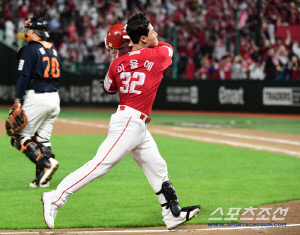 SSG 가을야구 비밀병기, 10년 미래 책임질 거포 포수의 등장...